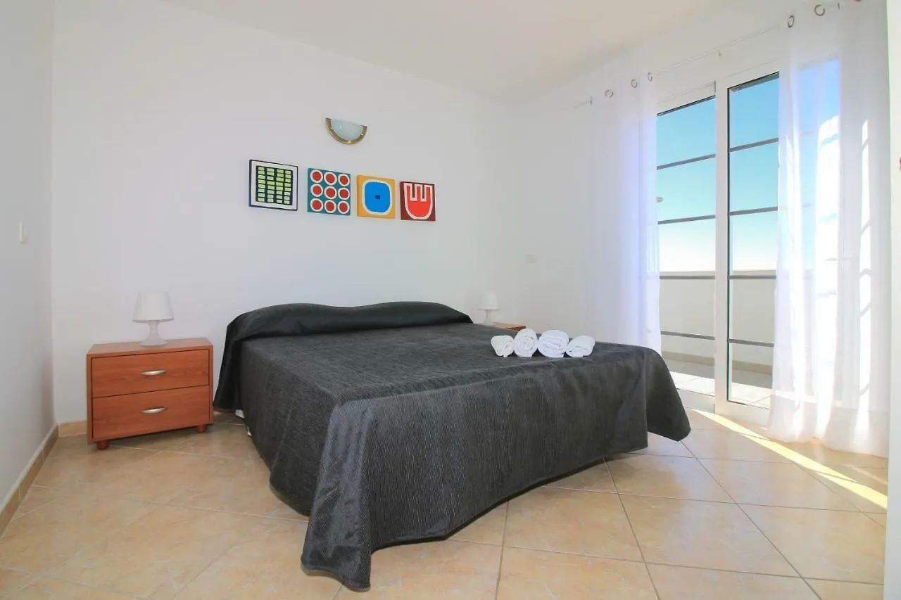 Villa Nina Callao Salvaje 0*,  España